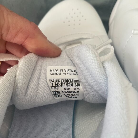 Reebok White Women's Classic Sneakers Size 7 - Picture 4 of 4